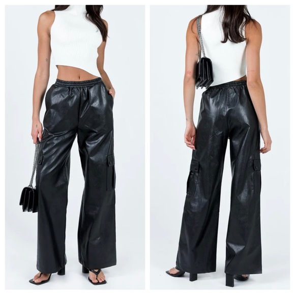 ✨LAST ONE ✨Caught you Staring Faux Leather Wide Leg Pant - Picture 2 of 4